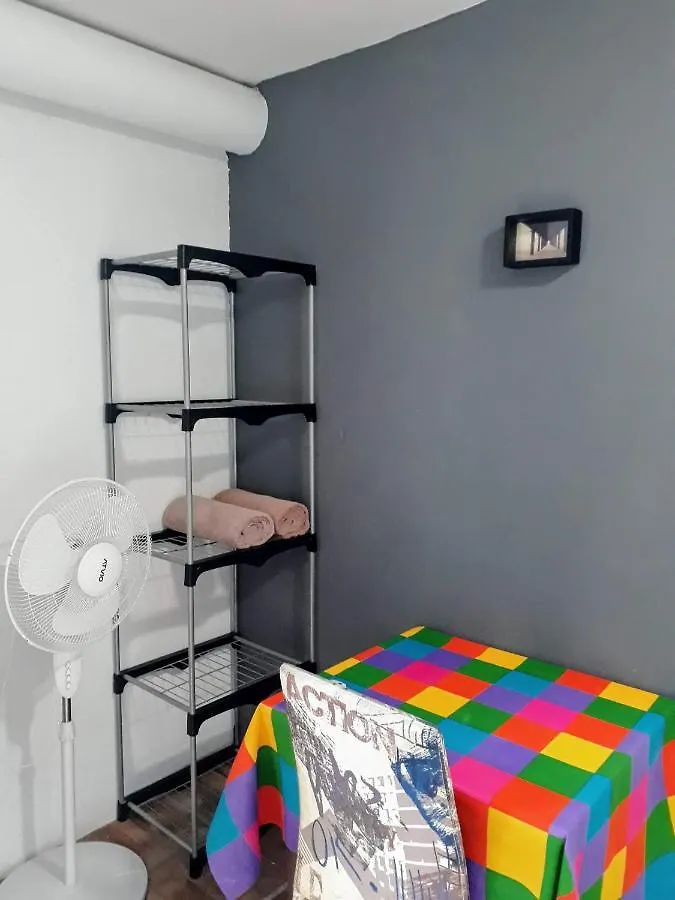 Room In Guest Room - Room 2, Private Bathroom, A C, Wi-Fi 50 Mbps In Downtown Cancún Messico
