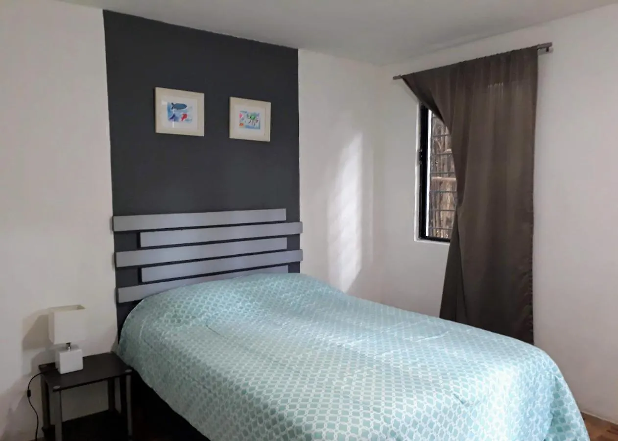 Affittacamere Room In Guest Room - Room 2, Private Bathroom, A C, Wi-Fi 50 Mbps In Downtown Cancún Messico