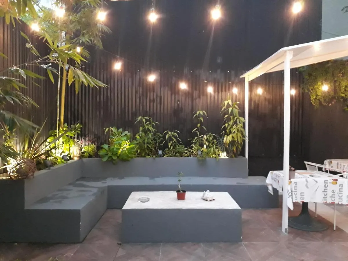 Room In Guest Room - Room 2, Private Bathroom, A C, Wi-Fi 50 Mbps In Downtown Cancun