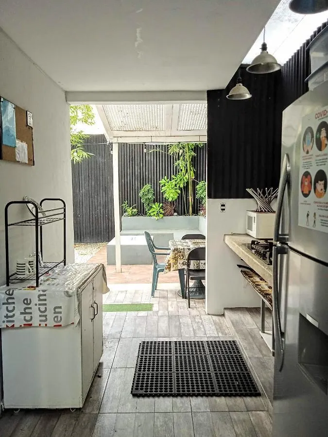 Room In Guest Room - Room 2, Private Bathroom, A C, Wi-Fi 50 Mbps In Downtown Cancun