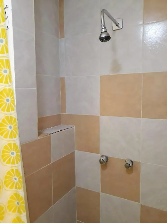 Room In Guest Room - Room 2, Private Bathroom, A C, Wi-Fi 50 Mbps In Downtown Cancun Guest house